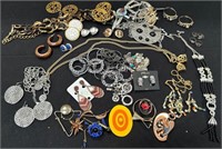 N - MIXED LOT OF COSTUME JEWELRY (J26)