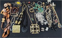 N - MIXED LOT OF COSTUME JEWELRY (J27)