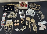 N - MIXED LOT OF COSTUME JEWELRY (J32)