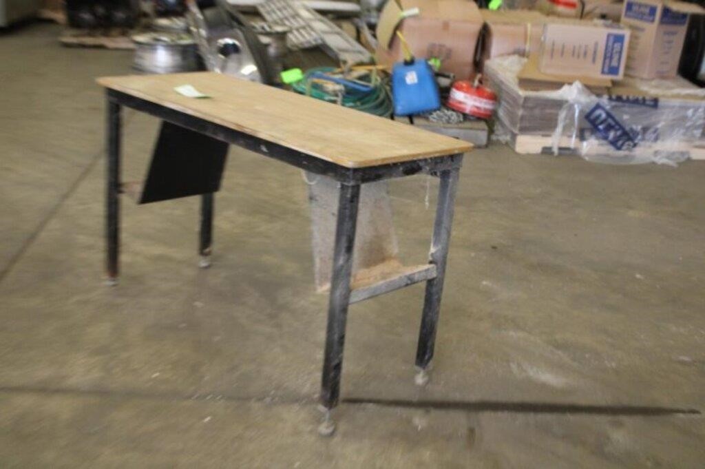 Table Approx 47.5"x19.75"x30"