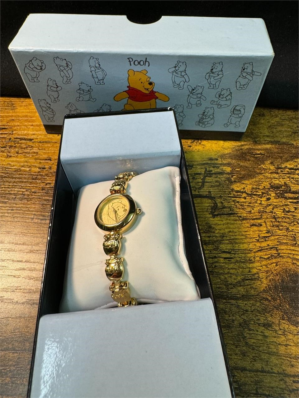 THE DISNEY STORE POOH WATCH