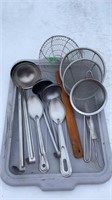 LOT OF 10 PCS ASSORTED KITCHEN SUPPLIES