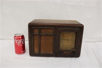 1930 Emerson Walnut Case Tube Radio ~ Tested