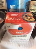 Mini waffle maker