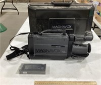 Magnavox Easy Cam CVR330 camcorder & battery pack