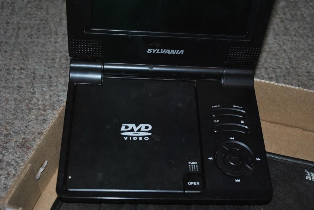 DVD player and cd/dvd case
