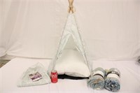 NWT Small Dog Tent w/ 2 Paw Print Blankets