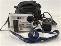 SONY FD75 Mavica Digital Camera & View Case
