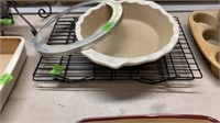 PAMPERED CHEF PIE DISH & STACKING COOLING RACKS