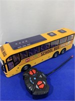 REMOTE CONTROL SCHOOL BUS 1:30SCALE BATTERIES NOT