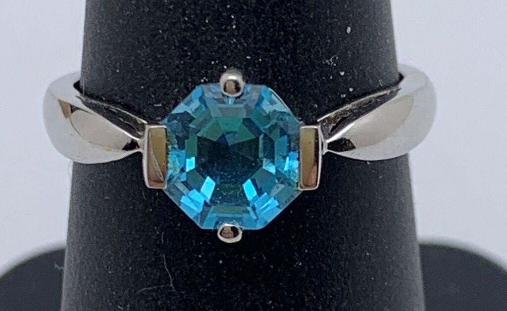 10k White Gold Ring With Blue Stone