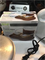 Microwave s’mores maker