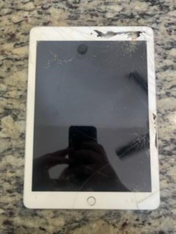 Apple Ipad cracked and untested