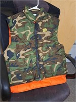 M insulated cam/orange reversible vest