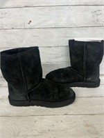 Black ugg boots size 8