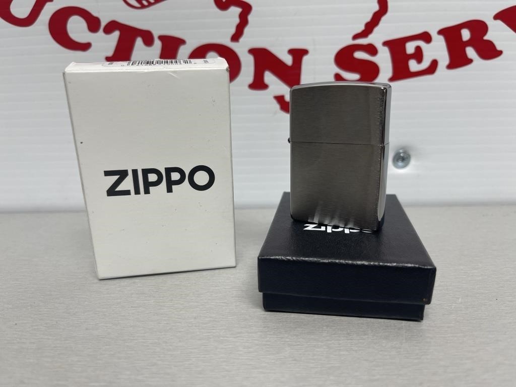 200 Reg Brush Fin Chrome Zippo Lighter