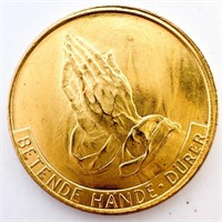 3 Gram Praying Hands Opera Maximus Medal
