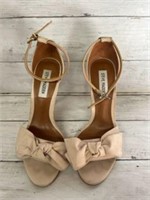 Tan heels with bow Womens Shoes Size 6