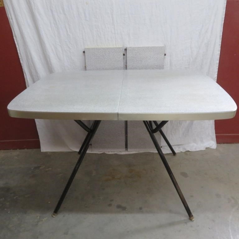 Formica Table w / 2 Leaves - L 47" x W 36" x H 29"