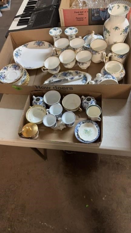 GROUP OF CHINA CUPS & PARTIAL SET OF ROYALE ALBERT