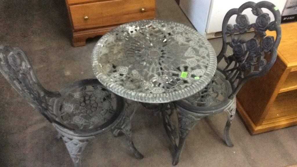 IRON GARDEN TABLE W/ 2 CHAIRS
