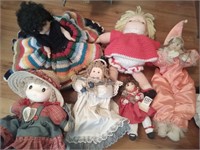 Dolls, musical motion, yarn knitted/crotchet &