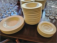 4 9" bowls 15 7.25" bowls 5 5" saucers