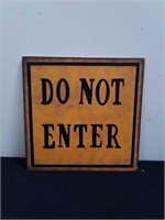 10.5 x 10.5 in do not enter sign