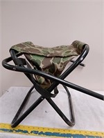 Folding camp stool