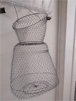 Collapsible fish basket