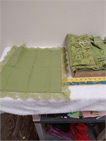 Group of lace trimmed Linens