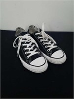 Men's size 7 and ladies size 9 Converse shoes in