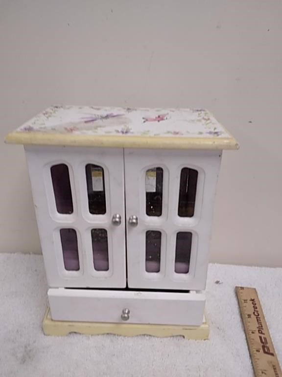 Small decorative jewelry box