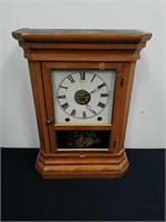 Vintage 11.5 x 5x 15.5 in mantle clock with extra