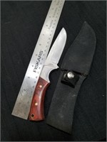 Winchester hunting knife with belt sheath