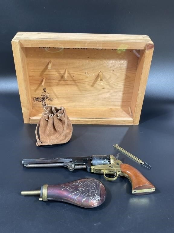 Replica US Civil War Revolver With Civil War