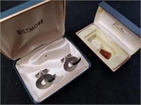 Biltmore cufflinks with two stones