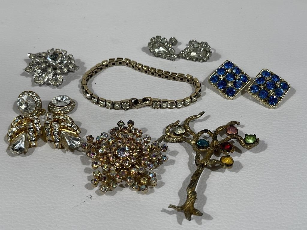 Lot of Vintage Costume Jewelry Pieces