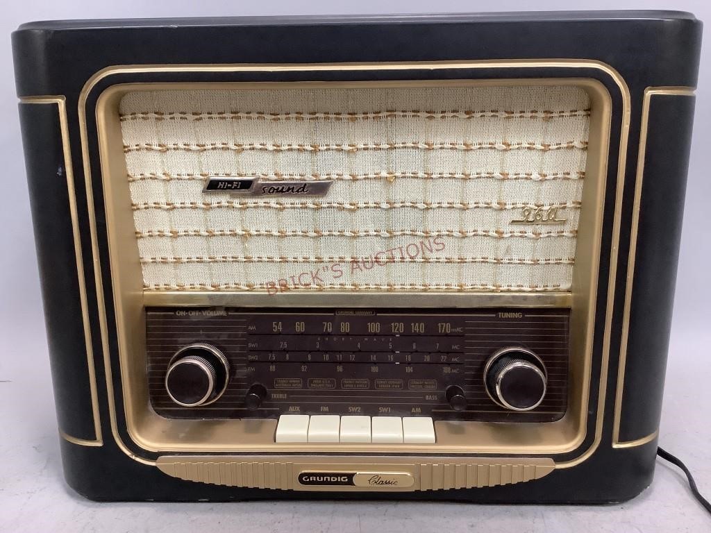 Grundig Classic International Radio Model 960