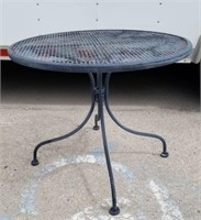 Metal outdoor patio table 25.5x 31 in