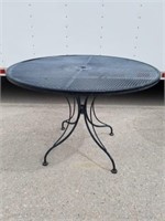 Heavy duty metal outdoor patio table 29 x 42 in
