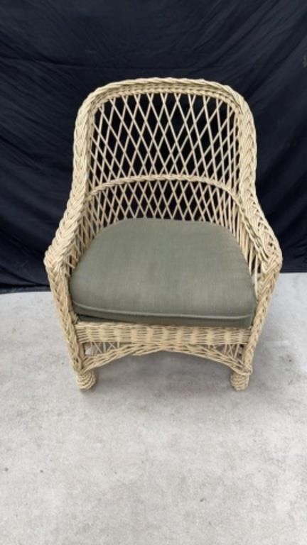 Outdoor or indoor chair with cushion wicher