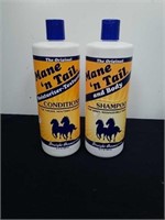 Two slightly used 32 oz bottles of mane and tail