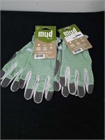 Two new zig zag green and white medium mud gloves