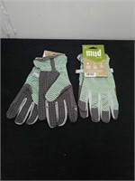 Two new pairs size large mud zigzag gloves