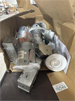 Lot of approximately 8 light kits condition