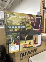 Smart bird feeder with instants notification and