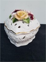 Ceramic with gold accent trinket box 4.5 x 6 in