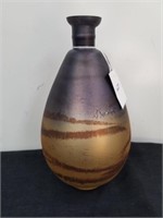 Very beautiful 11.5-in glass vase