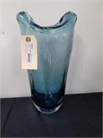 Beautiful heavy glass vase 14 in tall